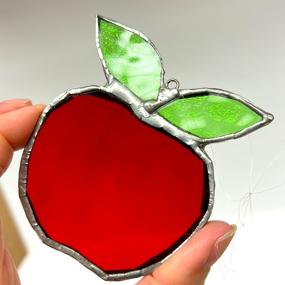 Apple shaped stained glass sun catcher - Picture 3 of 3